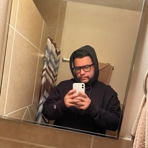 Meet your Posher, Yostin